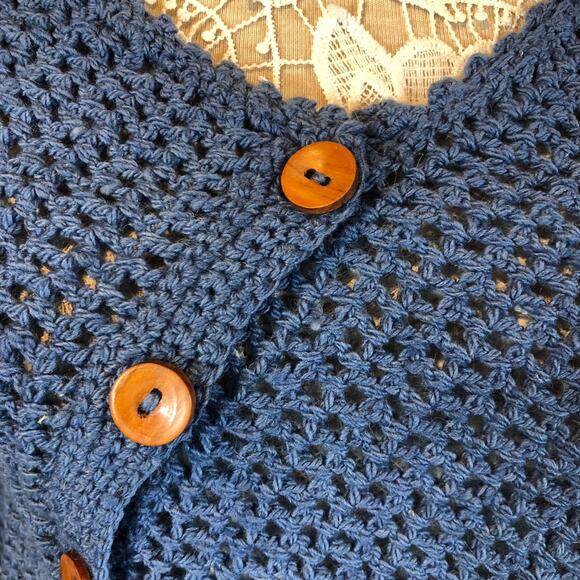 Carolina•Arce•Seifert knit shawl blue vintage looking - Picture 4 of 12